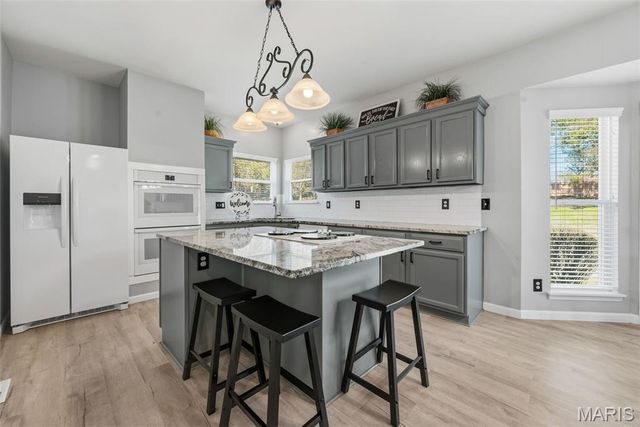 725 Whispering Forest Drive, Ballwin, MO 63021