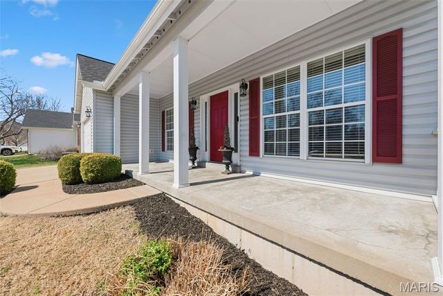 725 Whispering Forest Drive, Ballwin, MO 63021