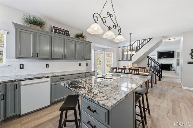 725 Whispering Forest Drive, Ballwin, MO 63021