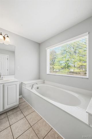 725 Whispering Forest Drive, Ballwin, MO 63021