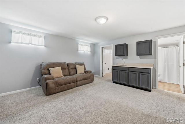 725 Whispering Forest Drive, Ballwin, MO 63021