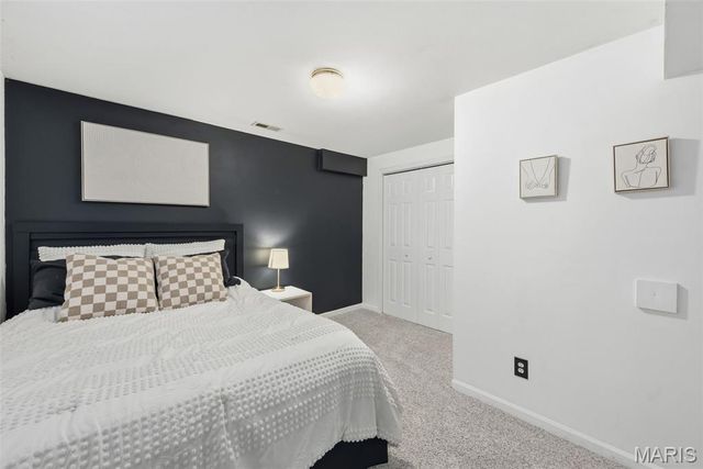 725 Whispering Forest Drive, Ballwin, MO 63021