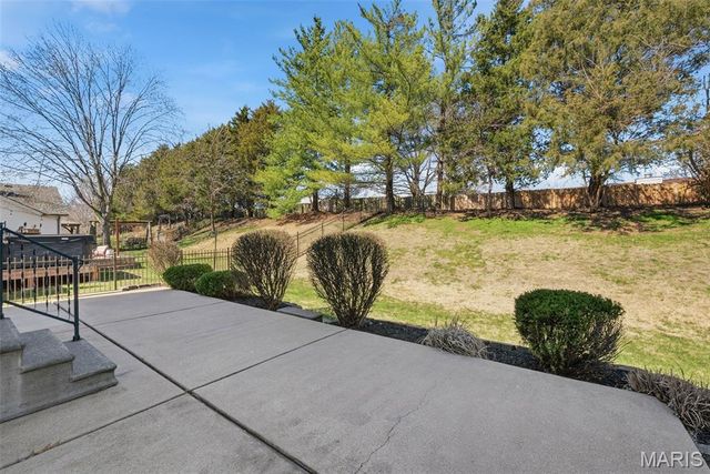 725 Whispering Forest Drive, Ballwin, MO 63021