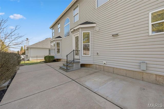 725 Whispering Forest Drive, Ballwin, MO 63021