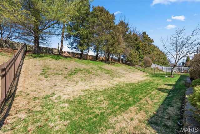 725 Whispering Forest Drive, Ballwin, MO 63021