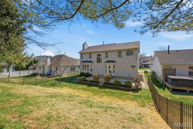 725 Whispering Forest Drive, Ballwin, MO 63021