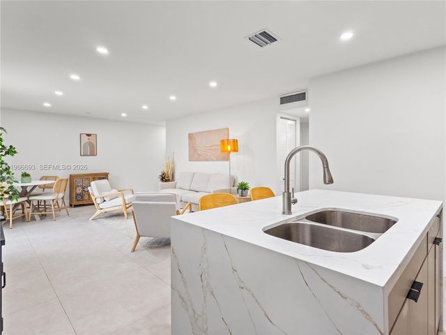 10017 SW 23rd Ter, Miami, FL 33165