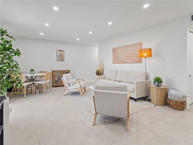 10017 SW 23rd Ter, Miami, FL 33165