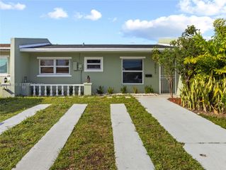 10017 SW 23rd Ter, Miami, FL 33165