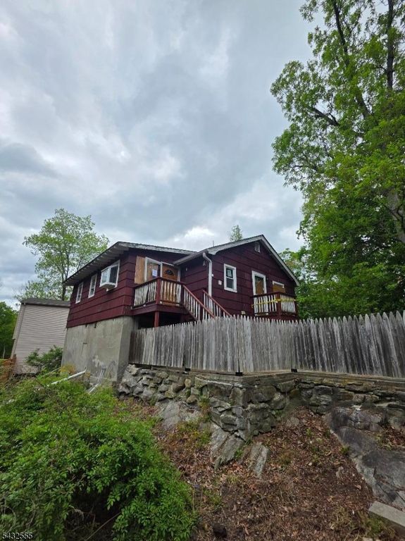 11 Oak St, Wanaque Boro, NJ 07420 — exterior