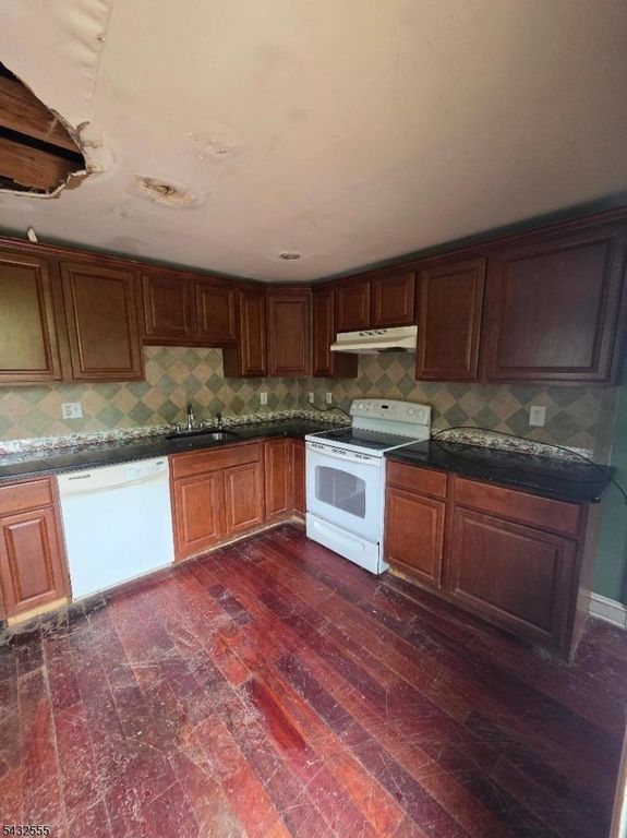 11 Oak St, Wanaque Boro, NJ 07420 — photo 2