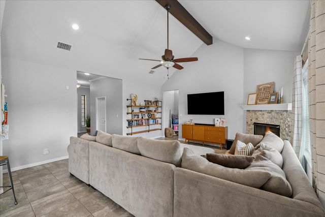 337 Kingdom Boulevard, Lindale, TX 75771