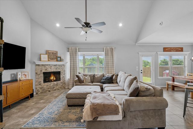 337 Kingdom Boulevard, Lindale, TX 75771