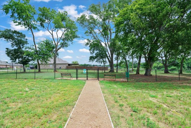 337 Kingdom Boulevard, Lindale, TX 75771