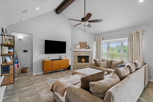 337 Kingdom Boulevard, Lindale, TX 75771