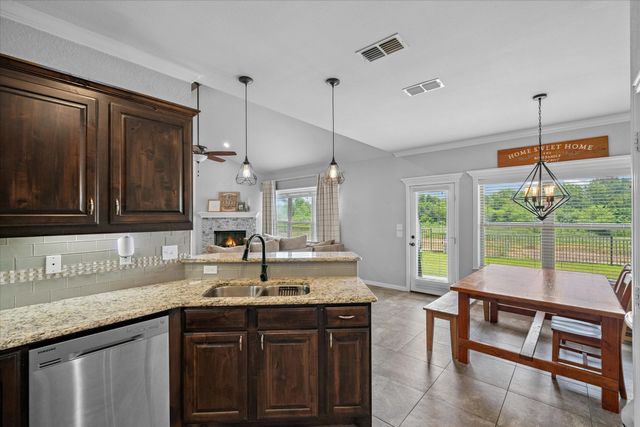 337 Kingdom Boulevard, Lindale, TX 75771