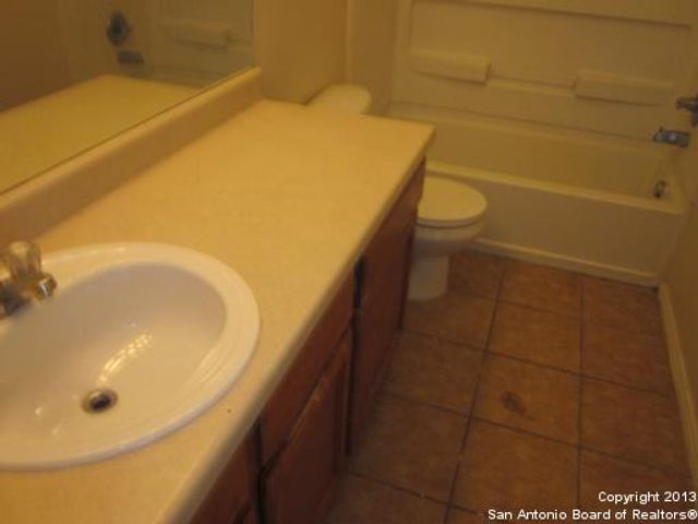 10727 Mathom Lndg Apt 3, Universal City, TX 78148