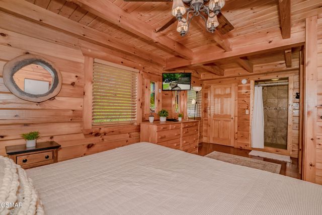 801 Kings Way, Gatlinburg, TN 37738