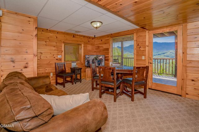 801 Kings Way, Gatlinburg, TN 37738