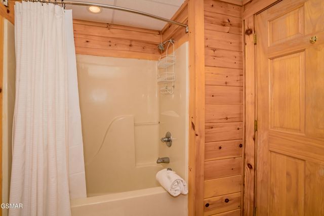 801 Kings Way, Gatlinburg, TN 37738