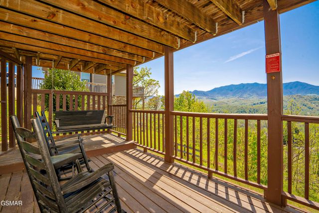 801 Kings Way, Gatlinburg, TN 37738