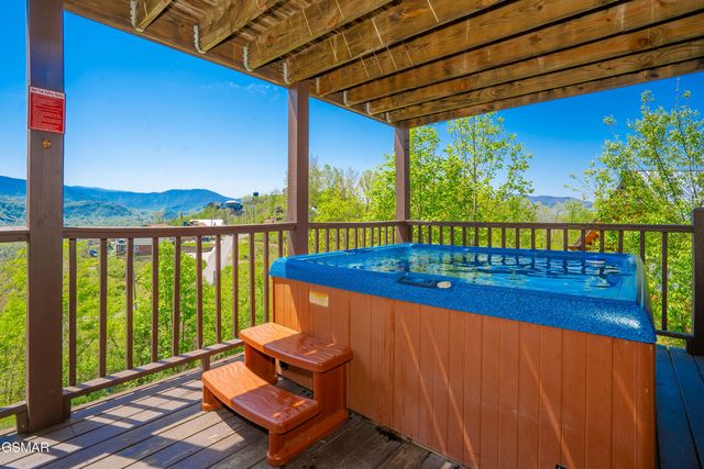 801 Kings Way, Gatlinburg, TN 37738