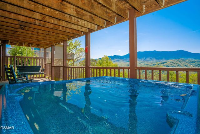 801 Kings Way, Gatlinburg, TN 37738