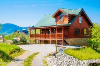 801 Kings Way, Gatlinburg, TN 37738