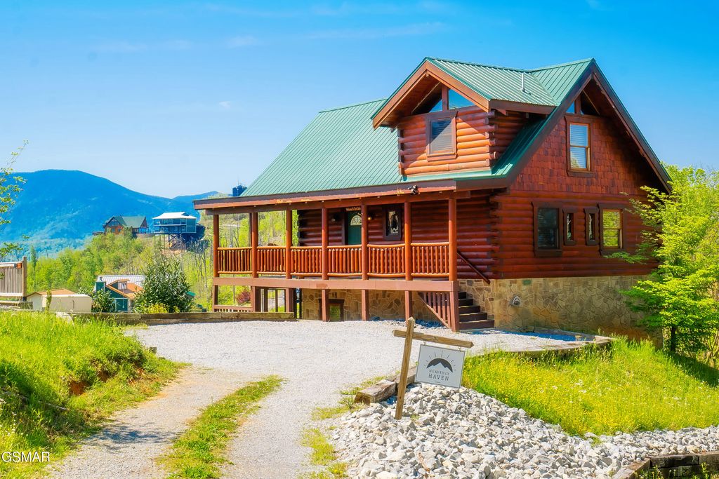 801 Kings Way, Gatlinburg, TN 37738