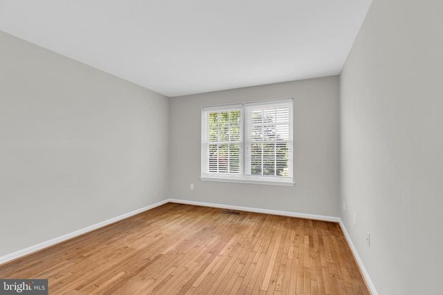 2174 GOLF COURSE DR, Reston, VA 20191
