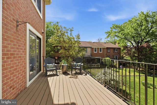 2174 GOLF COURSE DR, Reston, VA 20191
