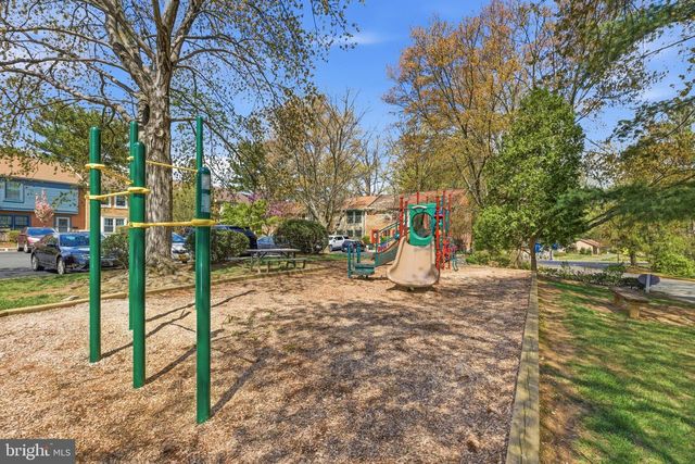 2174 GOLF COURSE DR, Reston, VA 20191