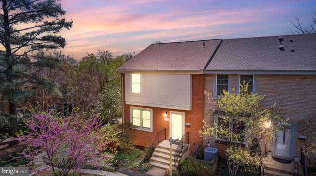 2174 GOLF COURSE DR, Reston, VA 20191