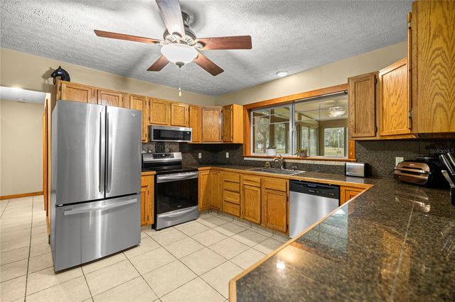 18400 N US HIGHWAY 441, Reddick, FL 32686