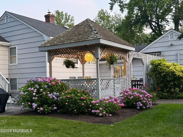 40 Brookside Lane, Little Silver, NJ 07739