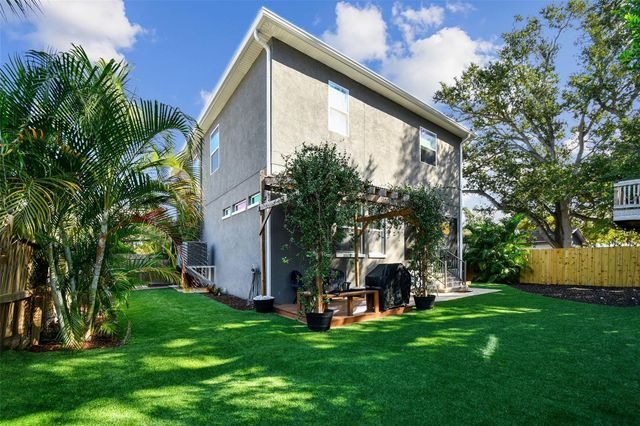 2808 W PEARL AVENUE, Tampa, FL 33611