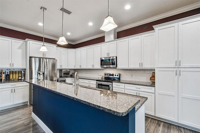 2808 W PEARL AVENUE, Tampa, FL 33611