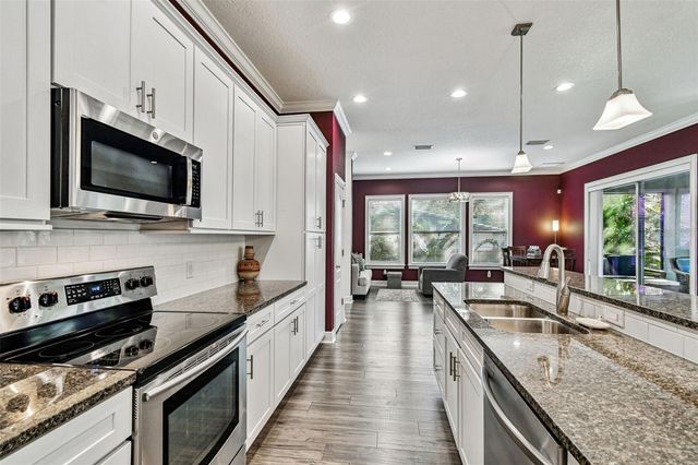 2808 W PEARL AVENUE, Tampa, FL 33611