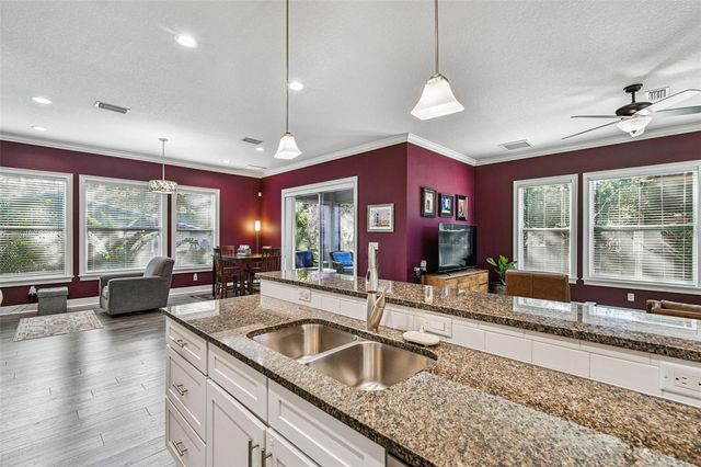 2808 W PEARL AVENUE, Tampa, FL 33611