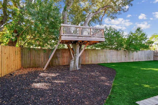 2808 W PEARL AVENUE, Tampa, FL 33611