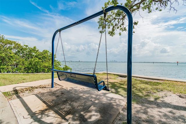 2808 W PEARL AVENUE, Tampa, FL 33611