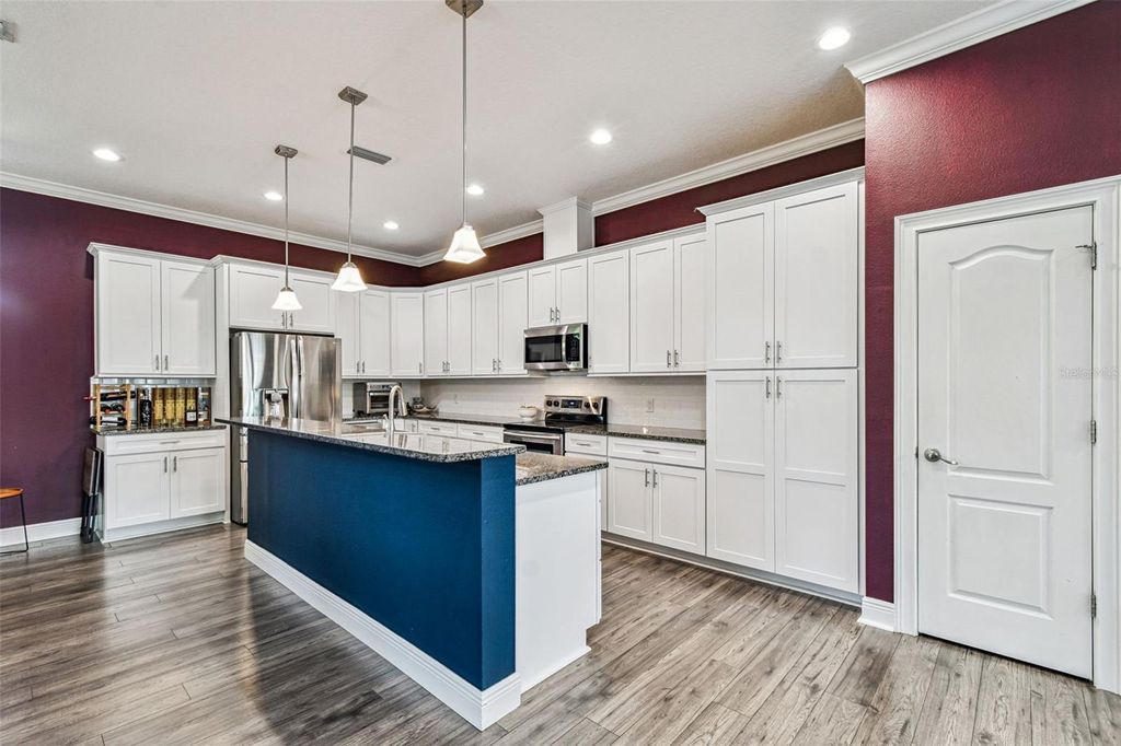 Image 14 of property listing at 2808 W PEARL AVENUE, Tampa, FL 33611