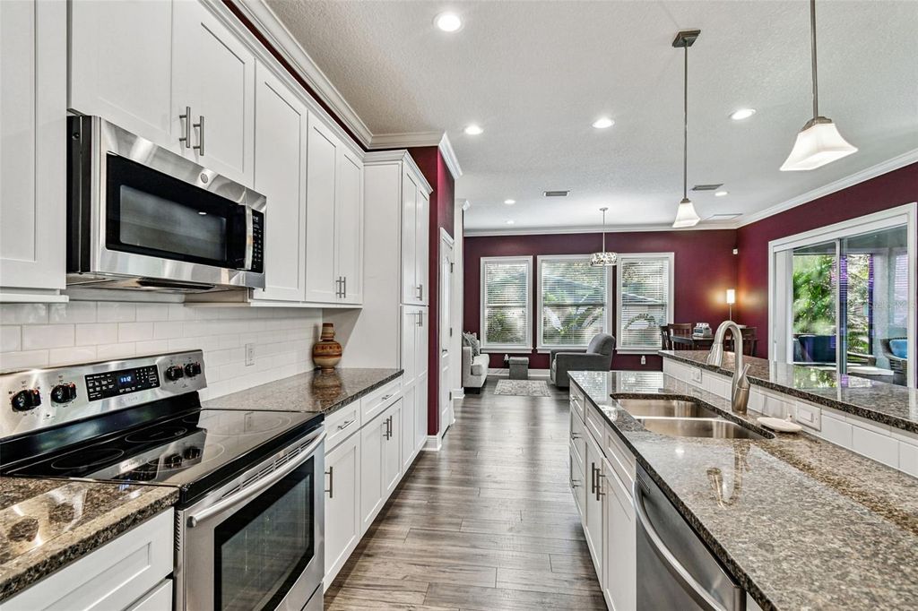 Image 20 of property listing at 2808 W PEARL AVENUE, Tampa, FL 33611