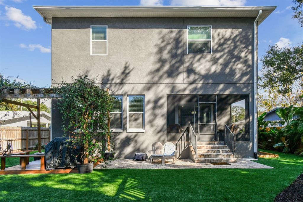 Image 3 of property listing at 2808 W PEARL AVENUE, Tampa, FL 33611