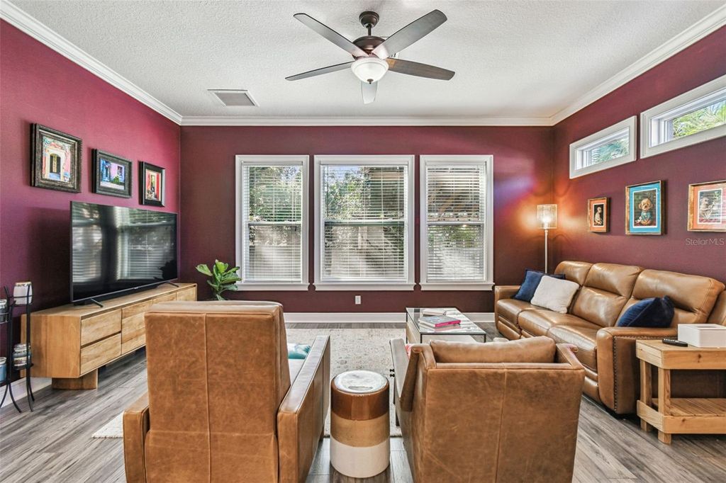 Image 23 of property listing at 2808 W PEARL AVENUE, Tampa, FL 33611