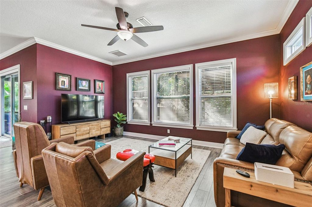 Image 24 of property listing at 2808 W PEARL AVENUE, Tampa, FL 33611