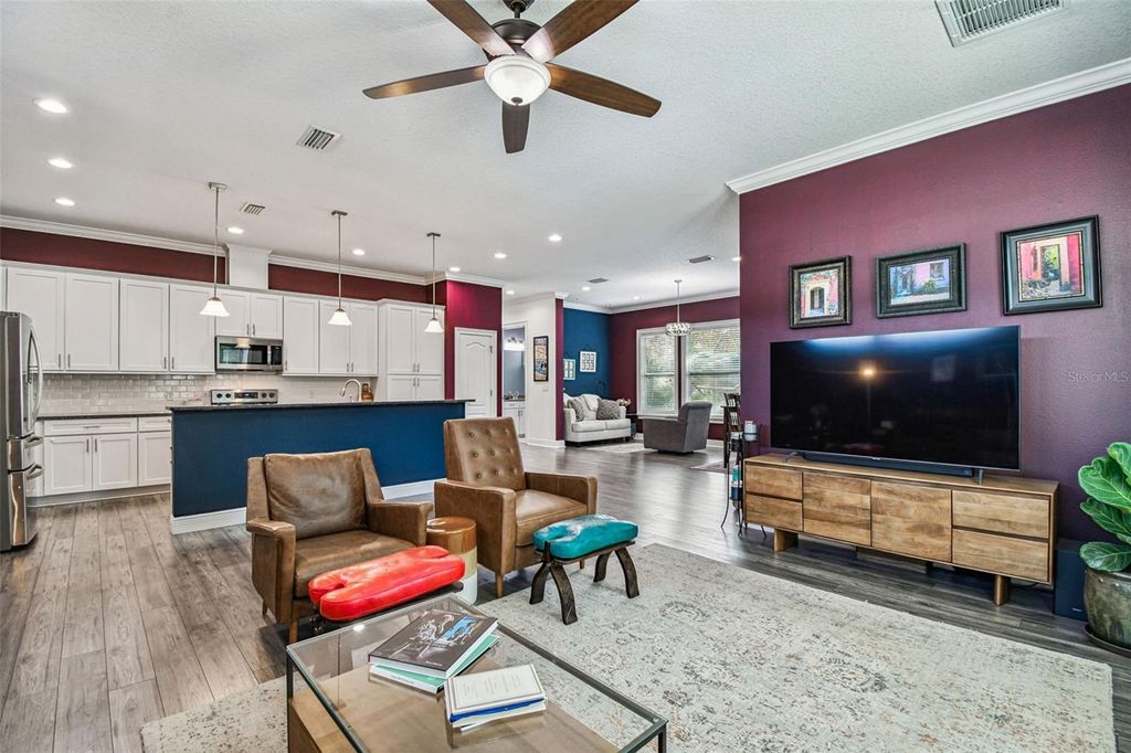 Image 25 of property listing at 2808 W PEARL AVENUE, Tampa, FL 33611