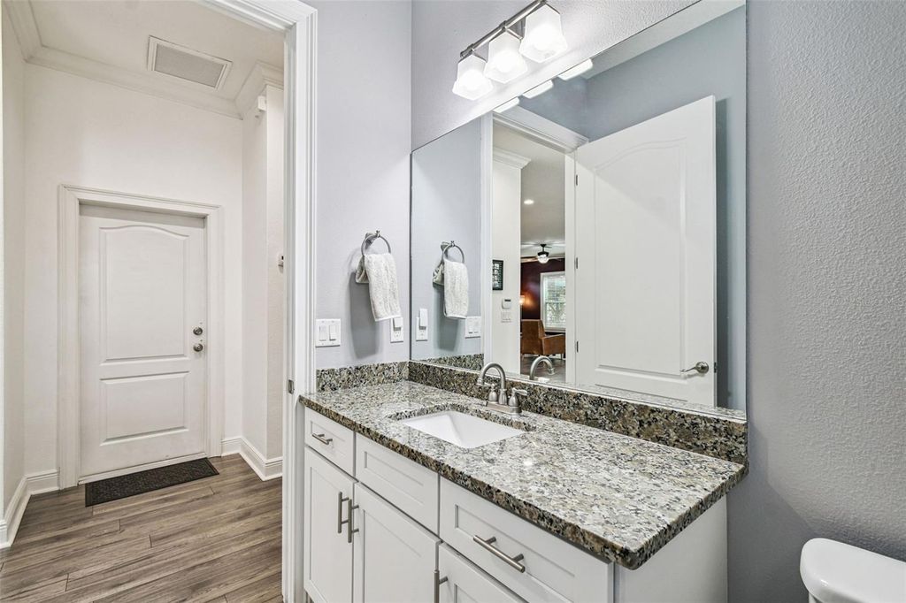 Image 32 of property listing at 2808 W PEARL AVENUE, Tampa, FL 33611