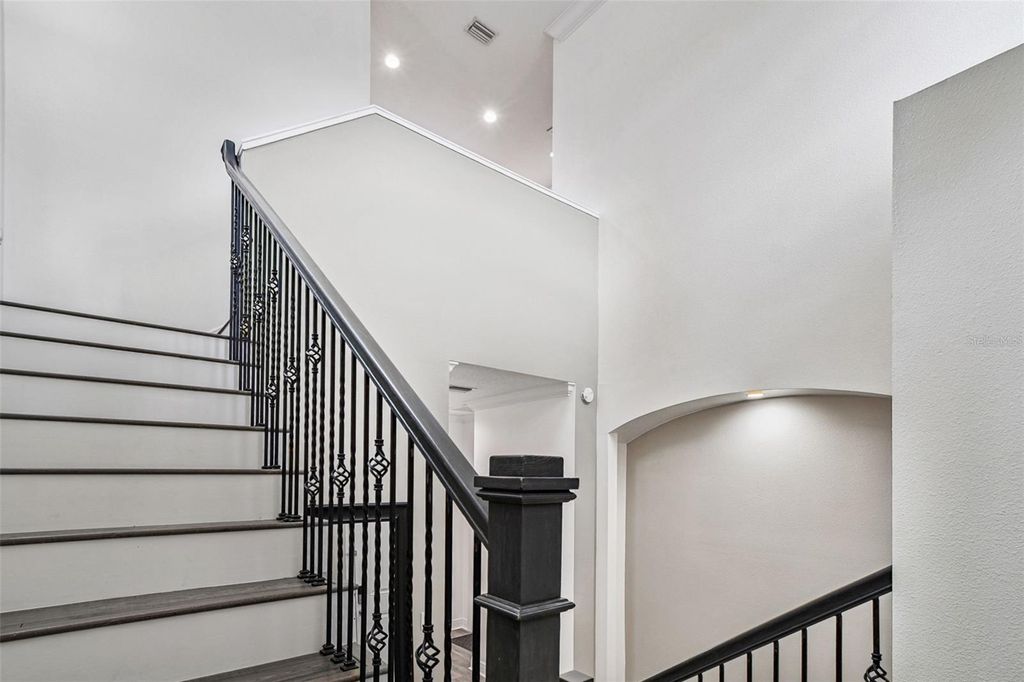 Image 33 of property listing at 2808 W PEARL AVENUE, Tampa, FL 33611