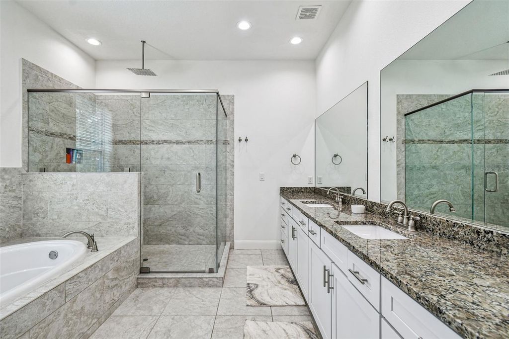 Image 39 of property listing at 2808 W PEARL AVENUE, Tampa, FL 33611